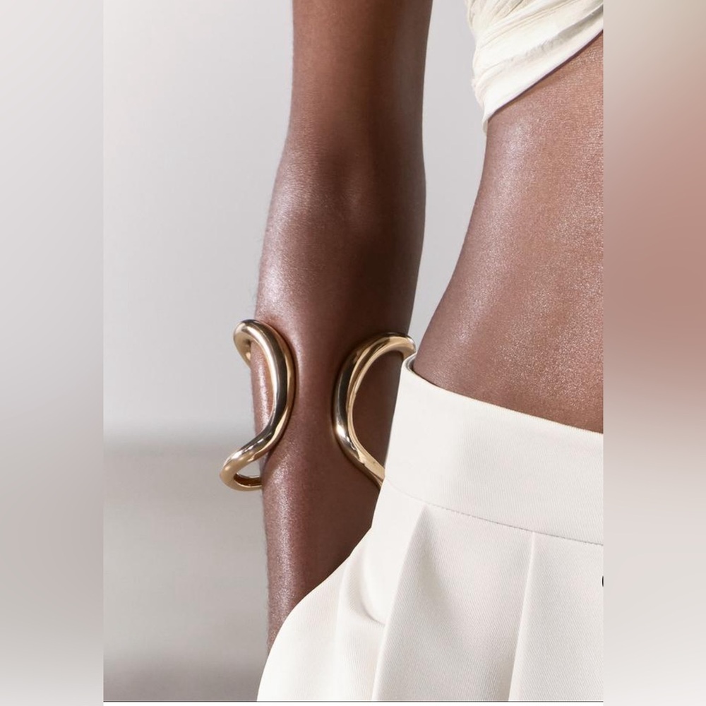 Brand new SOLD OUT ZARA Metal Cuff Bracelet GOLD BANGLE JEWELRY FASHION